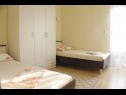 Apartmaji Marin A1(2+2), A2(2+2) Biograd - Riviera Biograd  - Apartma - A2(2+2): spalnica