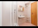 Apartmaji Zri - low-cost and spacious: A1(6+2) Biograd - Riviera Biograd  - Apartma - A1(6+2): kopalnica s straniščem