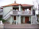 Apartmaji Mare - with terrace: A1(4+2) Pakoštane - Riviera Biograd  - hiša