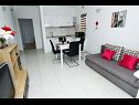Apartmaji Renato - 150 m from beach: A1(2+2), A2(2+2) Sveti Filip i Jakov - Riviera Biograd  - Apartma - A2(2+2): dnevna soba