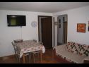 Apartmaji Dvor - 20 m from beach: A1(4+1) Turanj - Riviera Biograd  - Apartma - A1(4+1): dnevna soba