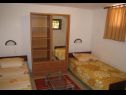 Apartmaji Dvor - 20 m from beach: A1(4+1) Turanj - Riviera Biograd  - Apartma - A1(4+1): spalnica