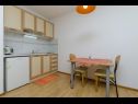 Apartmaji Lemar - with parking: A2 ANTIQUE(4), SA3(2), A5 YELLOW SKY(2), A6 LIGHT(2+1) Bol - Otok Brač  - Studio apartma - SA3(2): kuhinja in jedilnica