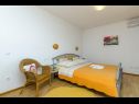 Apartmaji Lemar - with parking: A2 ANTIQUE(4), SA3(2), A5 YELLOW SKY(2), A6 LIGHT(2+1) Bol - Otok Brač  - Studio apartma - SA3(2): spalnica