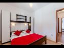 Apartmaji Matko - 3 Bedrooms Apartment: A2(6) Mirca - Otok Brač  - Apartma - A2(6): spalnica
