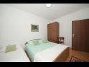 Apartmaji Sreca - 150m from the beach A1 - Zeleni(2), A2 - Zuti(2) Mirca - Otok Brač  - Apartma - A1 - Zeleni(2): spalnica