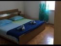 Apartmaji Sova - 20 m from beach : A1(7), A2(4) Postira - Otok Brač  - Apartma - A1(7): spalnica