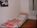 Apartmaji Soni - with barbecue; A1(3), A2(4) Postira - Otok Brač  - Apartma - A2(4): spalnica