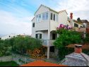 Apartmaji Ita 1 - with nice garden: A1 Ita (4), A2 Mariana (4), A3 Ivan (4+2) Postira - Otok Brač  - hiša