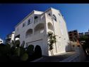 Apartmaji Pava - beautiful terrace & parking: A1(2+2) Postira - Otok Brač  - hiša