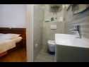 Apartmaji Neda - perfect location & free parking: A1(6), A2(4+1), A3(4+1) Splitska - Otok Brač  - Apartma - A1(6): kopalnica s straniščem
