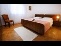 Apartmaji Neda - perfect location & free parking: A1(6), A2(4+1), A3(4+1) Splitska - Otok Brač  - Apartma - A1(6): spalnica