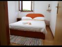Apartmaji Neda - perfect location & free parking: A1(6), A2(4+1), A3(4+1) Splitska - Otok Brač  - Apartma - A2(4+1): spalnica