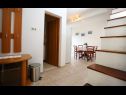 Apartmaji Neda - perfect location & free parking: A1(6), A2(4+1), A3(4+1) Splitska - Otok Brač  - Apartma - A2(4+1): hodnik