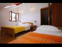 Apartmaji Neda - perfect location & free parking: A1(6), A2(4+1), A3(4+1) Splitska - Otok Brač  - Apartma - A3(4+1): spalnica