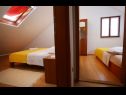 Apartmaji Neda - perfect location & free parking: A1(6), A2(4+1), A3(4+1) Splitska - Otok Brač  - Apartma - A3(4+1): spalnica