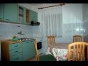 Apartmaji DeMar - 70m from sea: A1-crveni(4), A2-zeleni(3), A3-plavi(3) Splitska - Otok Brač  - Apartma - A3-plavi(3): kuhinja in jedilnica