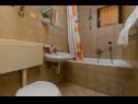 Apartmaji Vlado - cosy & afordable: SA1(2), A2(3), A3(5) Supetar - Otok Brač  - Apartma - A2(3): kopalnica s straniščem