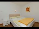 Apartmaji Vlado - cosy & afordable: SA1(2), A2(3), A3(5) Supetar - Otok Brač  - Apartma - A3(5): spalnica