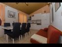 Apartmaji Vlado - cosy & afordable: SA1(2), A2(3), A3(5) Supetar - Otok Brač  - Apartma - A3(5): kuhinja in jedilnica