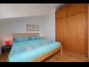 Apartmaji Ana - 50m from Sea: A3(4+1) Supetar - Otok Brač  - Apartma - A3(4+1): spalnica
