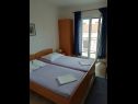 Apartmaji Marino - near family friendly beach: A1(2+3), A2(2+2) Supetar - Otok Brač  - Apartma - A1(2+3): spalnica