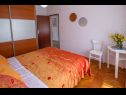 Apartmaji Zvone - Apartments with terrace : A1(4), A2(2) Supetar - Otok Brač  - Apartma - A1(4): spalnica