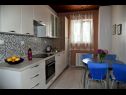 Apartmaji Adel - 70 m from beach: A1(4), A2(3+2), SA3(2), A4(4+2) Supetar - Otok Brač  - Apartma - A1(4): kuhinja