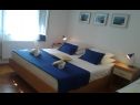 Apartmaji Marija - 70m from sea: A1(5), A2(3) Supetar - Otok Brač  - Apartma - A2(3): spalnica