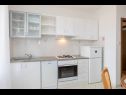 Apartmaji Stone garden - cosy and comfy : A1(4), A2(2) Supetar - Otok Brač  - Apartma - A1(4): kuhinja