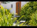 Apartmaji Stone garden - cosy and comfy : A1(4), A2(2) Supetar - Otok Brač  - vrtna terasa