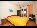 Apartmaji Bal - 400 m from beach: A2(2), A3(6) Supetar - Otok Brač  - Apartma - A3(6): spalnica