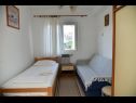Apartmaji Val - 300 m to the beach: SA1 (2+1), A2(5+2) Supetar - Otok Brač  - Apartma - A2(5+2): spalnica