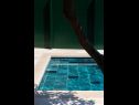 Apartmaji L&R - with pool: A1(4) Supetar - Otok Brač  - bazen