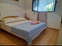 Apartmaji Jere - 50m from the sea with parking: A1(3), A2(4) Sutivan - Otok Brač  - Apartma - A2(4): spalnica