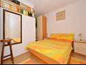 Apartmaji Aurelija - 20 m from beach: A1(4+2), A2(4), A3(2+2) Arbanija - Otok Čiovo  - Apartma - A1(4+2): spalnica