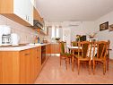 Apartmaji Aurelija - 20 m from beach: A1(4+2), A2(4), A3(2+2) Arbanija - Otok Čiovo  - Apartma - A1(4+2): kuhinja in jedilnica