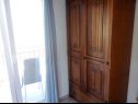 Apartmaji Doktor - sea view; A2(9) Mastrinka - Otok Čiovo  - Apartma - A2(9): spalnica