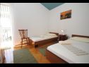 Apartmaji Rina - 200 m from beach: A1(6) Okrug Donji - Otok Čiovo  - Apartma - A1(6): spalnica