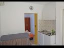 Apartmaji Tomislav - 120 m from beach: A1(2), A2(2) Okrug Donji - Otok Čiovo  - Apartma - A1(2): kuhinja in jedilnica