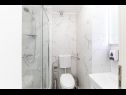 Apartmaji Bozo - 100m to the sea: A1(4), A2(4), A3(4), A4(4), A5(4) Okrug Donji - Otok Čiovo  - Apartma - A3(4): kopalnica s straniščem