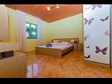 Apartmaji Vinko - 80 m from beach: A1(4+2), A2(4+2) Okrug Gornji - Otok Čiovo  - Apartma - A1(4+2): spalnica