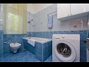 Apartmaji Ljuba - nice garden: A2(4+1) Plavi, A4(8+1), A1(2+2) Okrug Gornji - Otok Čiovo  - Apartma - A4(8+1): kopalnica s straniščem