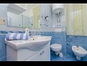 Apartmaji Ljuba - nice garden: A2(4+1) Plavi, A4(8+1), A1(2+2) Okrug Gornji - Otok Čiovo  - Apartma - A4(8+1): kopalnica s straniščem