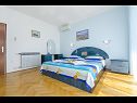 Apartmaji Ljuba - nice garden: A2(4+1) Plavi, A4(8+1), A1(2+2) Okrug Gornji - Otok Čiovo  - Apartma - A4(8+1): spalnica