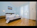 Apartmaji Ljuba - nice garden: A2(4+1) Plavi, A4(8+1), A1(2+2) Okrug Gornji - Otok Čiovo  - Apartma - A2(4+1) Plavi: spalnica