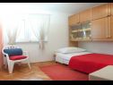 Apartmaji Filip - with parking : A1-2A(2+3), SA2-2B(2+1), A3-3A(2+3), SA4-3B(2+1) Okrug Gornji - Otok Čiovo  - Studio apartma - SA2-2B(2+1): spalnica