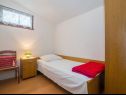 Apartmaji Dane - 30m from the sea: A1(4+1), A2(4+1), A3(3+2), A4(2+3) Okrug Gornji - Otok Čiovo  - Apartma - A2(4+1): spalnica