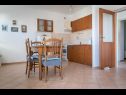Apartmaji Brane - 100m from the beach: A1 Ana (4+1), A2 Damira (4+1) Okrug Gornji - Otok Čiovo  - Apartma - A2 Damira (4+1): kuhinja in jedilnica