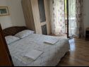 Apartmaji Biserka - 50 m from beach : A1(2+1), A2(2+1), A3(2+1), A4(6), A5(4), A6(4) Okrug Gornji - Otok Čiovo  - Apartma - A4(6): spalnica